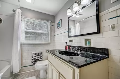 Bath - 272 N Broadmoor Blvd, Springfield, OH 45504 photo 5 of 9