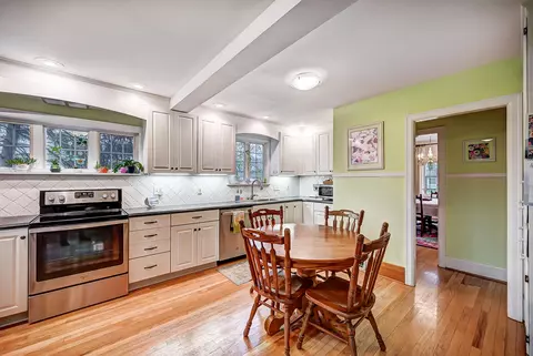 Kitchen - 272 N Broadmoor Blvd, Springfield, OH 45504 photo 2 of 4