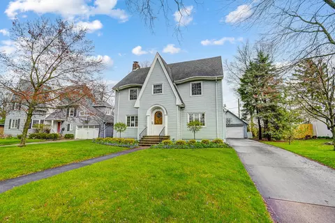 Exterior - 272 N Broadmoor Blvd, Springfield, OH 45504 photo 4 of 17