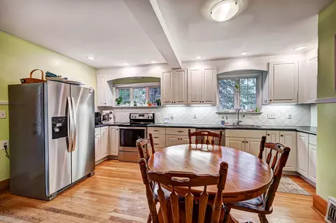 Kitchen - 272 N Broadmoor Blvd, Springfield, OH 45504 photo 3 of 4