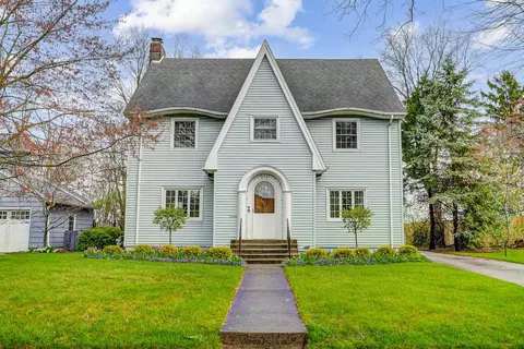 Exterior - 272 N Broadmoor Blvd, Springfield, OH 45504 photo 2 of 17
