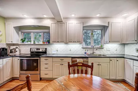 Kitchen - 272 N Broadmoor Blvd, Springfield, OH 45504 photo 4 of 4