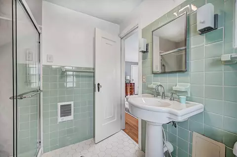Bath - 272 N Broadmoor Blvd, Springfield, OH 45504 photo 8 of 9