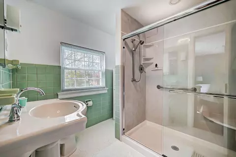 Bath - 272 N Broadmoor Blvd, Springfield, OH 45504 photo 7 of 9