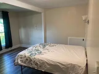 Bedroom - 812 East St, Springfield, OH 45505 photo 2 of 4