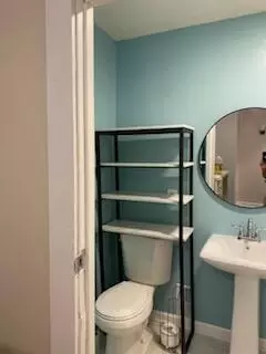 Bath - 812 East St, Springfield, OH 45505 photo 3 of 4