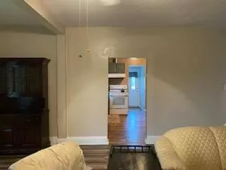 Living - 812 East St, Springfield, OH 45505 photo 1 of 4