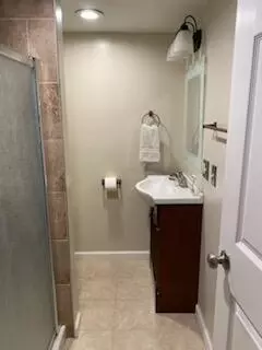 Bath - 812 East St, Springfield, OH 45505 photo 1 of 4