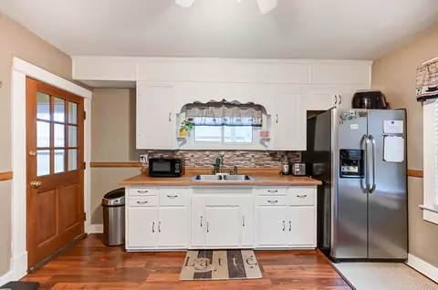 Kitchen - 450 E Cassilly St, Springfield, OH 45503 photo 4 of 4
