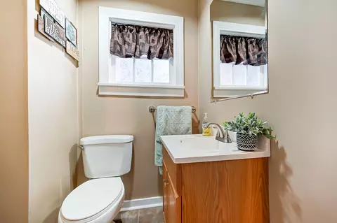 Bath - 450 E Cassilly St, Springfield, OH 45503 photo 1 of 4