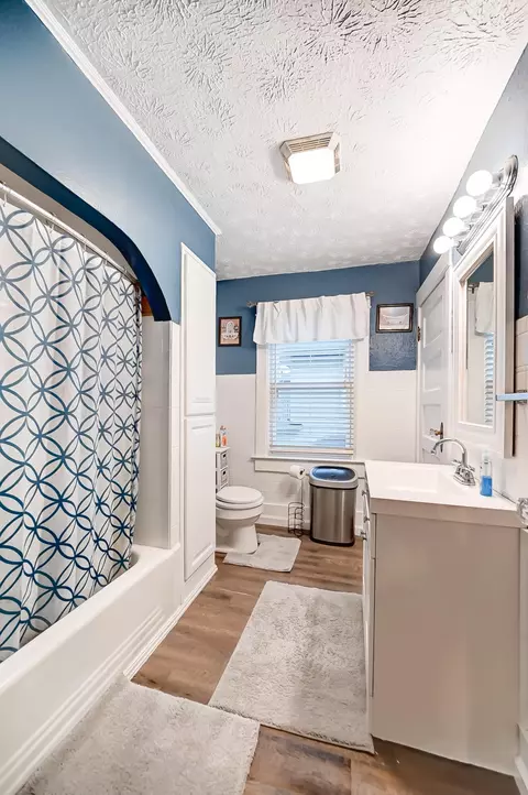Bath - 450 E Cassilly St, Springfield, OH 45503 photo 3 of 4