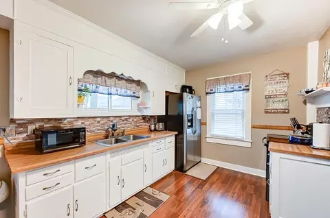 Kitchen - 450 E Cassilly St, Springfield, OH 45503 photo 3 of 4