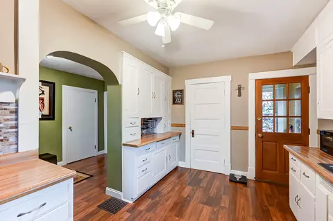 Kitchen - 450 E Cassilly St, Springfield, OH 45503 photo 1 of 4