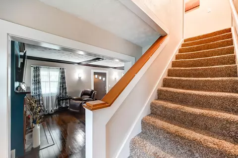 Entry Way - 450 E Cassilly St, Springfield, OH 45503 photo 1 of 2