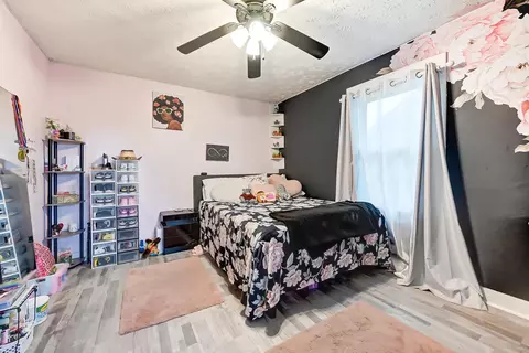 Bedroom - 450 E Cassilly St, Springfield, OH 45503 photo 6 of 9
