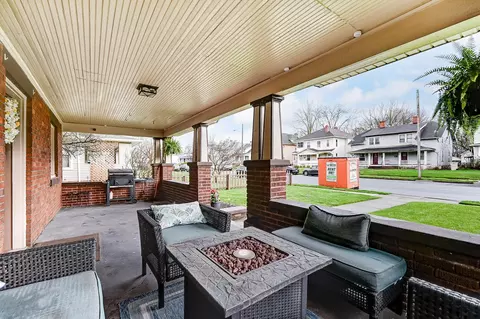 Exterior - 450 E Cassilly St, Springfield, OH 45503 photo 5 of 16
