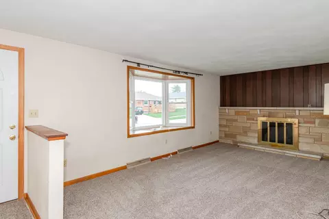 Living - 4256 Tritle Trl, Springfield, OH 45503 photo 1 of 3