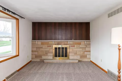 Living - 4256 Tritle Trl, Springfield, OH 45503 photo 3 of 3