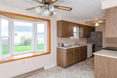 Kitchen - 4256 Tritle Trl, Springfield, OH 45503 photo 2 of 4