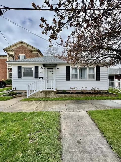 203 W Main St, Wapakoneta, OH 45895