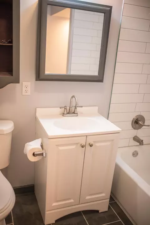 Bath - 429 S Clairmont Ave, Springfield, OH 45505 photo 6 of 8