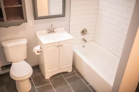 Bath - 429 S Clairmont Ave, Springfield, OH 45505 photo 5 of 8