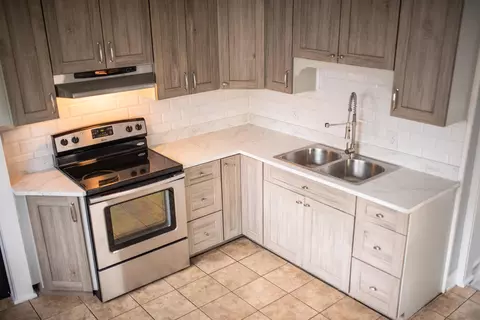 Kitchen - 429 S Clairmont Ave, Springfield, OH 45505 photo 1 of 6