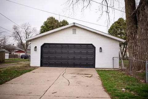 Exterior - 429 S Clairmont Ave, Springfield, OH 45505 photo 14 of 16