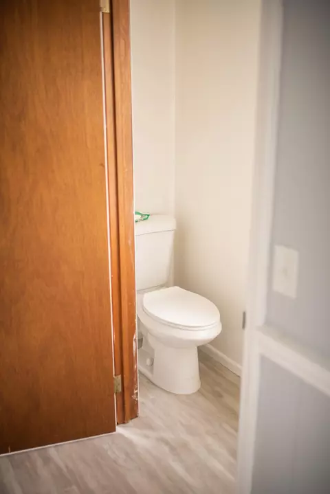 Bath - 429 S Clairmont Ave, Springfield, OH 45505 photo 1 of 8