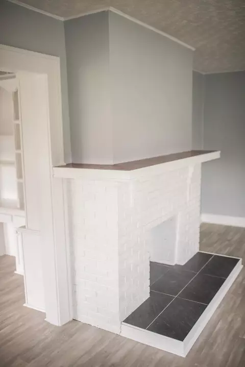 Living - 429 S Clairmont Ave, Springfield, OH 45505 photo 2 of 2