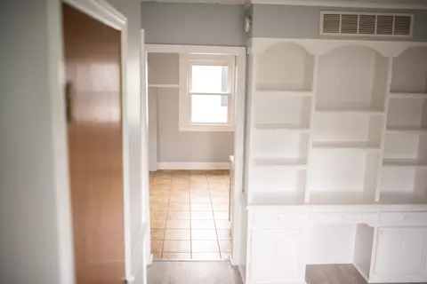 Entry Way - 429 S Clairmont Ave, Springfield, OH 45505 photo 2 of 4