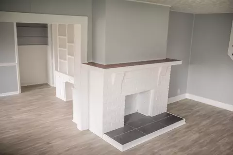 Entry Way - 429 S Clairmont Ave, Springfield, OH 45505 photo 1 of 4