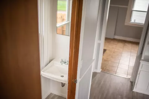 Bath - 429 S Clairmont Ave, Springfield, OH 45505 photo 2 of 8