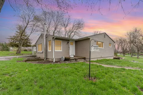 1186 Steven Circle Dr, New Carlisle, OH 45344