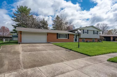 486 Coronado Dr, Fairborn, OH 45324