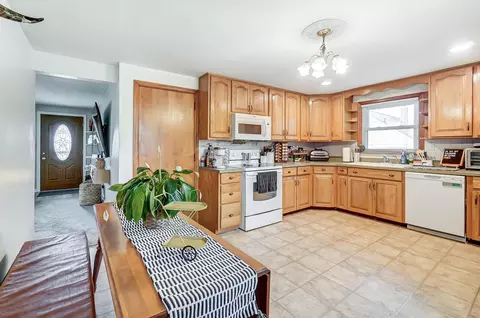 Kitchen - 1620 Northgate Rd, Springfield, OH 45504 photo 2 of 5