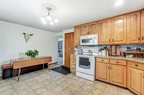 Kitchen - 1620 Northgate Rd, Springfield, OH 45504 photo 4 of 5