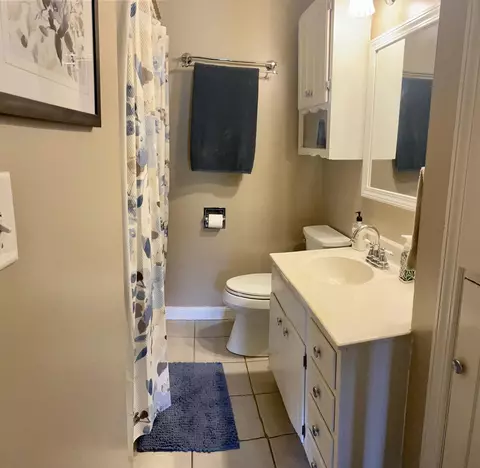 Bath - 315 Roosevelt Dr, Springfield, OH 45503 photo 1 of 1
