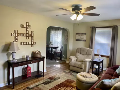 Living - 315 Roosevelt Dr, Springfield, OH 45503 photo 2 of 5