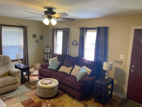 Living - 315 Roosevelt Dr, Springfield, OH 45503 photo 3 of 5