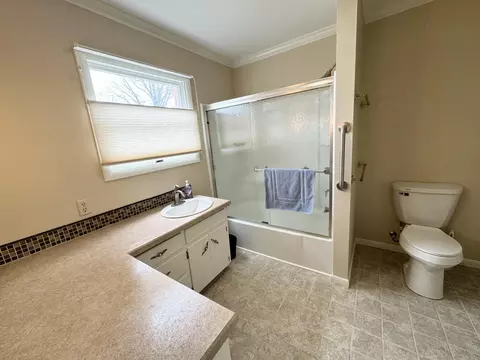 Bath - 311 Johnson Ave, Celina, OH 45822 photo 3 of 4
