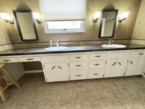 Bath - 311 Johnson Ave, Celina, OH 45822 photo 1 of 4