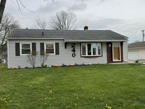 240 N Tippecanoe Dr, Tipp City, OH 45371