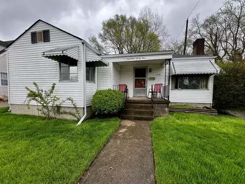 1724 Crestview Dr, Springfield, OH 45504