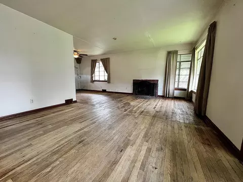 1724 Crestview Dr, Springfield, OH 45504 photo 2