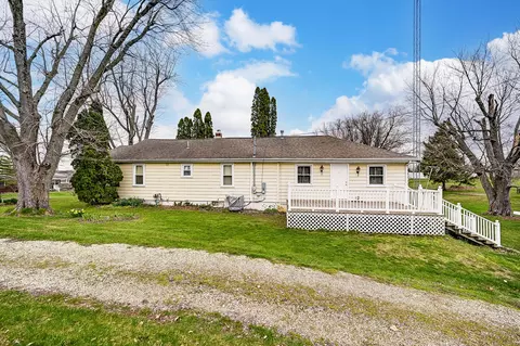 Exterior - 1628 Uplands Dr, Springfield, OH 45506 photo 16 of 19
