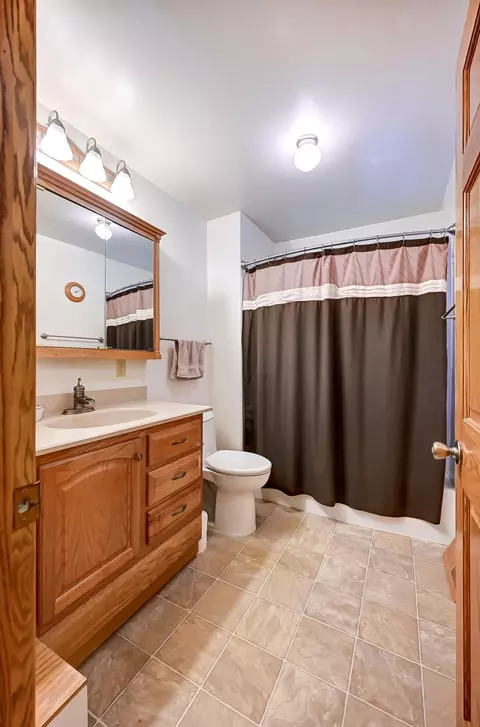 Bath - 1628 Uplands Dr, Springfield, OH 45506 photo 5 of 6