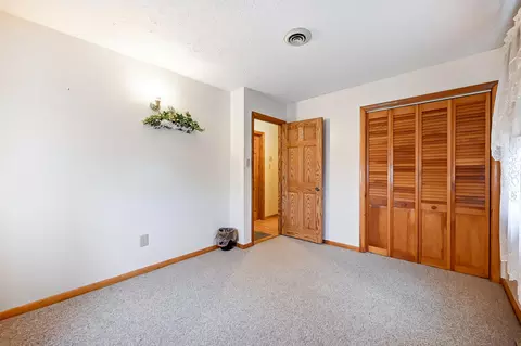 Bedroom - 1628 Uplands Dr, Springfield, OH 45506 photo 2 of 2