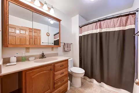 Bath - 1628 Uplands Dr, Springfield, OH 45506 photo 4 of 6