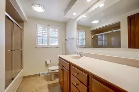 Bath - 3406 Kappel Dr, Springfield, OH 45503 photo 1 of 1